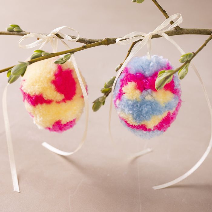 Patterned pom-pom Easter eggs