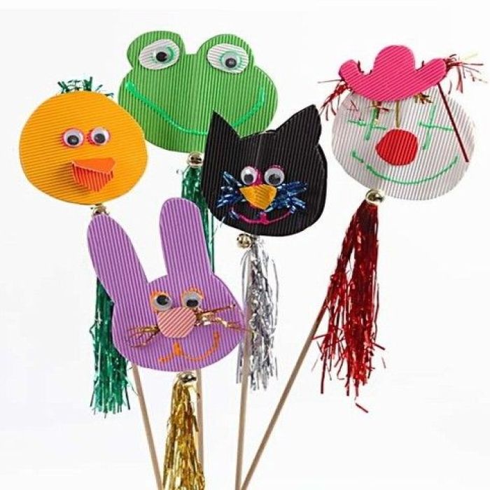 Figurines festives sur bâtonnet