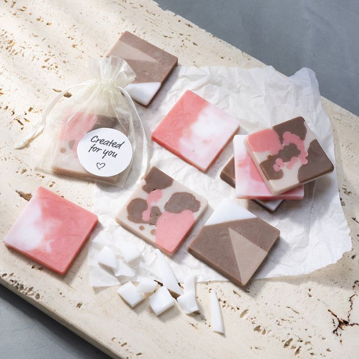 Soap with multicoloured pattern