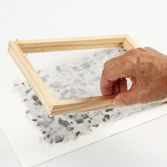 How to make handmade paper with essential oil, lavender and coloured card