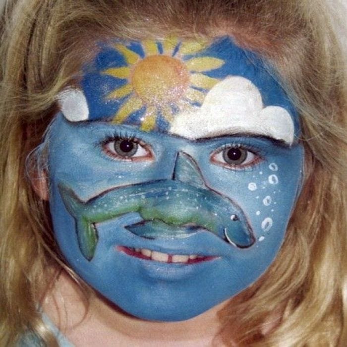 Maquillage pour le visage à base d'eau.