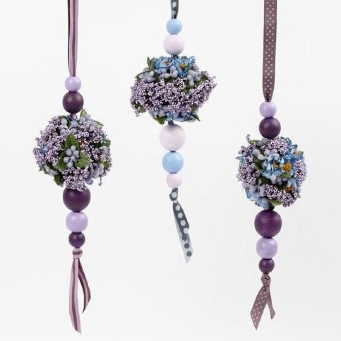 A hanging Decoration with dried Flowers