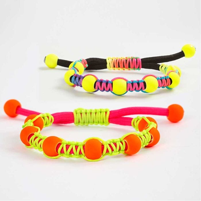 A braided Macramé Bracelet with an adjustable Knot and Beads