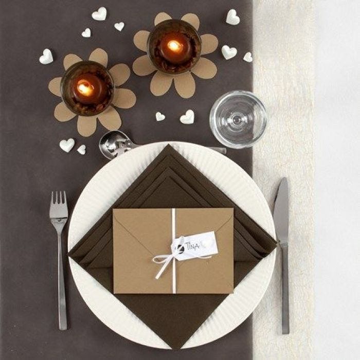 Table Decorations in brown Colours