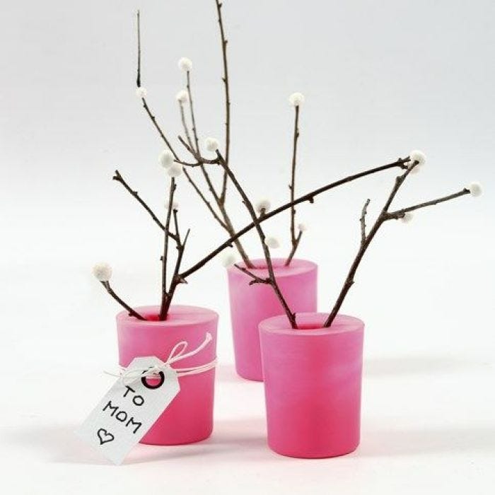 Silk Clay Berries on natural Branches in a Balloon-covered Glass