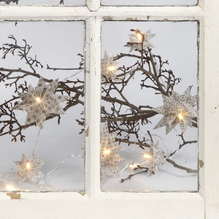 Battery-powered LED Lights with a woven Star on each Bulb