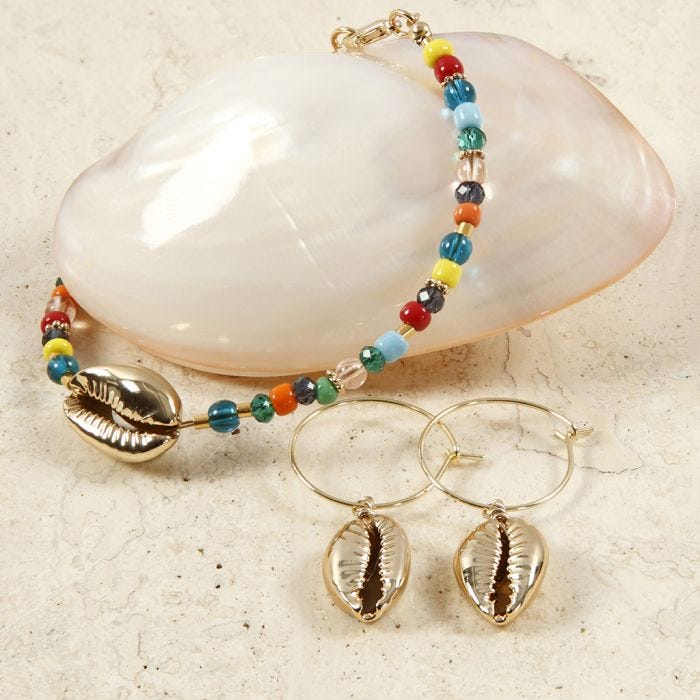 A Bead Bracelet and Earrings with golden Sea Shells