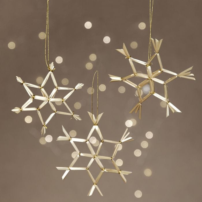 Straw snowflakes for hanging