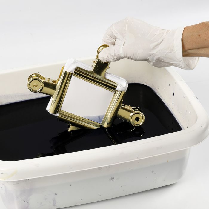 How to tie-dye with the shibori tie-dye technique using metal clips