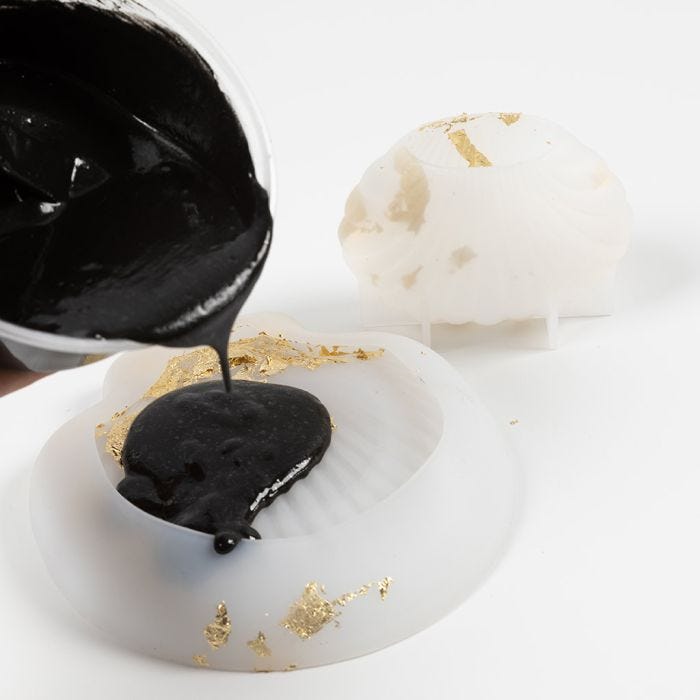How to cast with black resin casting mix