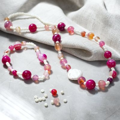 Necklace and bracelet with agates and freshwater pearls