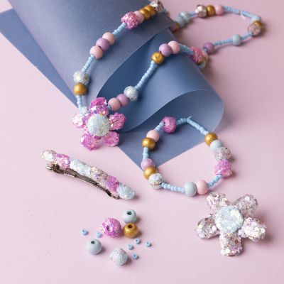 Children's jewellery with beads and glitter clay