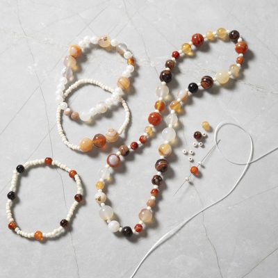Necklace and bracelet with natural agates 