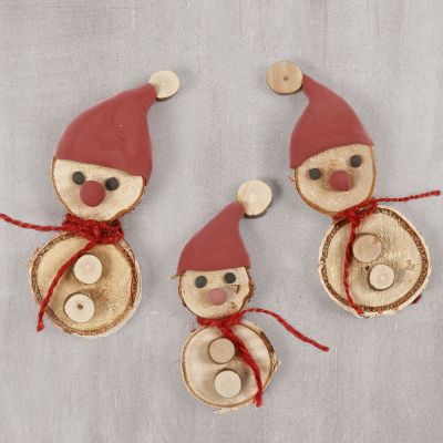 Elves made from wooden discs with a Silk Clay elf's hat