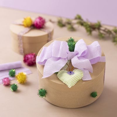 Round cardboard gift boxes