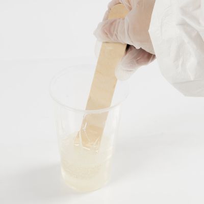 How to mix resin and hardener