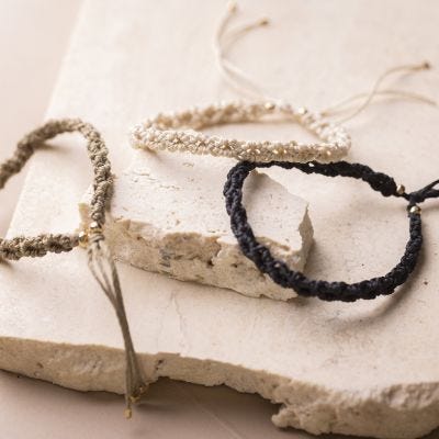 Knyttede macramé armbånd