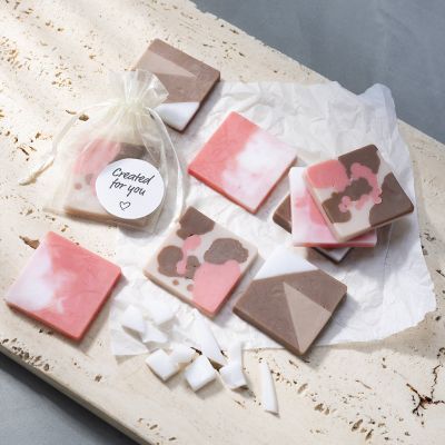 Soap with multicoloured pattern