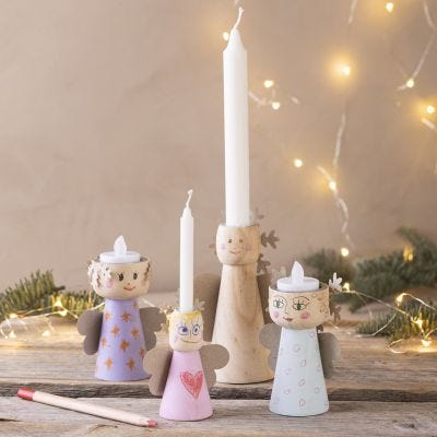 Trælysestager i julehumør
