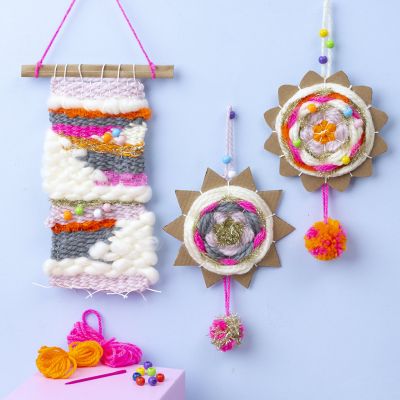 Woven wall decorations with acrylic yarn