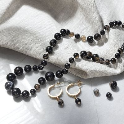 Jewellery with black agate beads