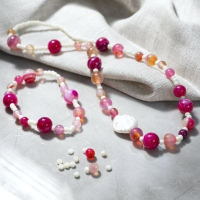 Necklace and bracelet with agates and freshwater pearls