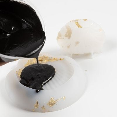 How to cast with black resin casting mix