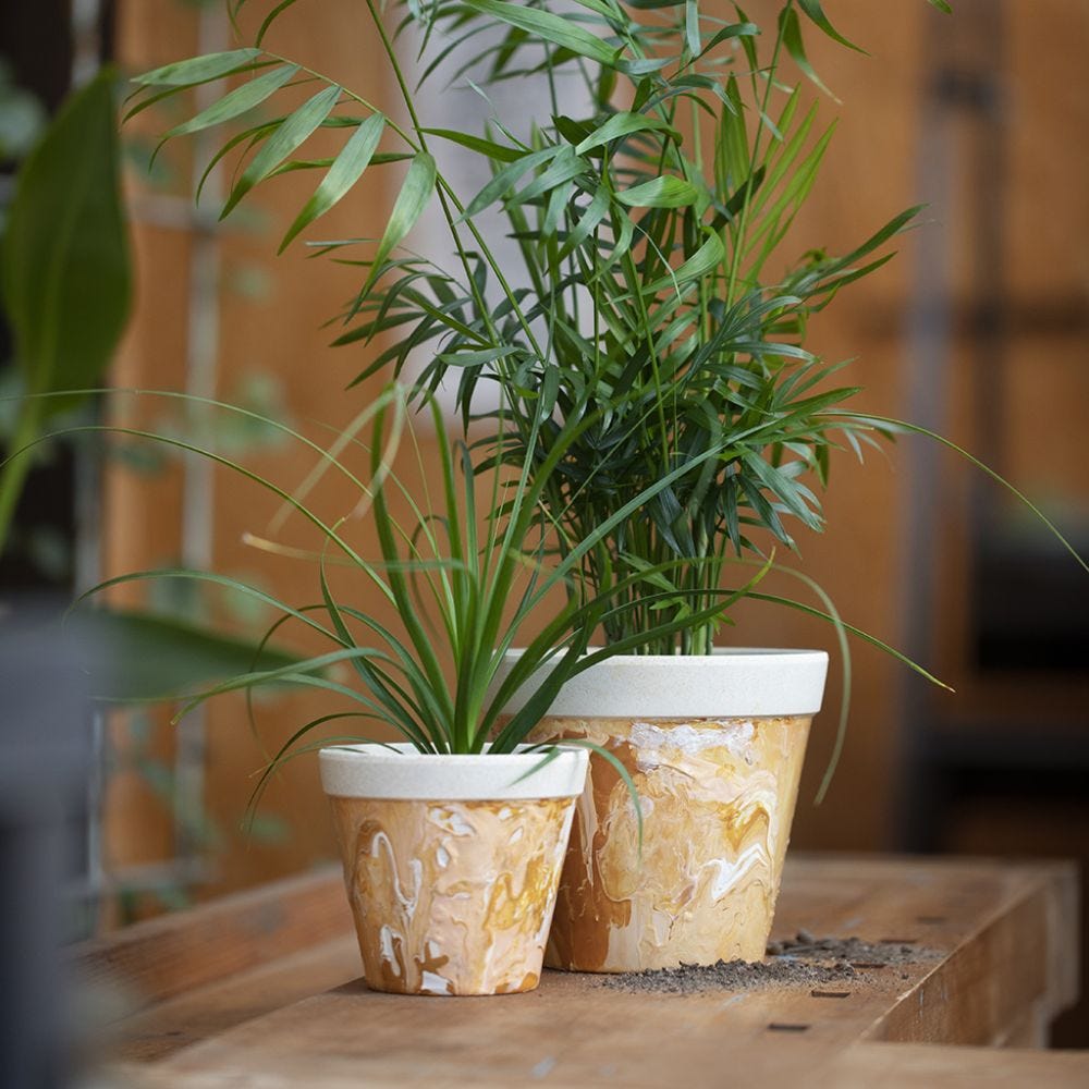 A marbled flower pot from bamboo fibre