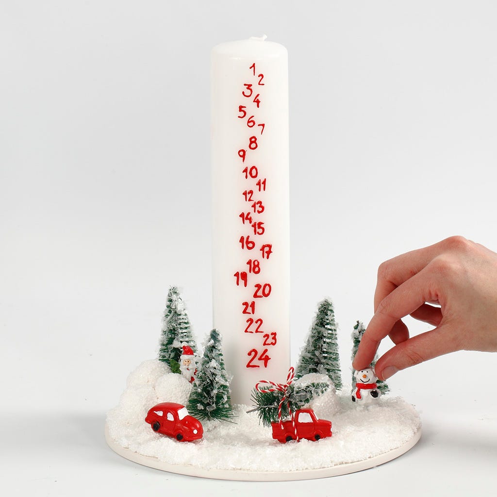 20 DIY Christmas Candle Decorations