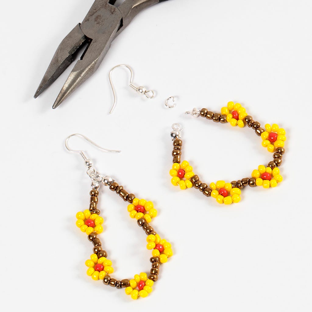 Mobilisere væv Sæbe Earrings with Flowers from Rocaille Seed Beads | DIY guide