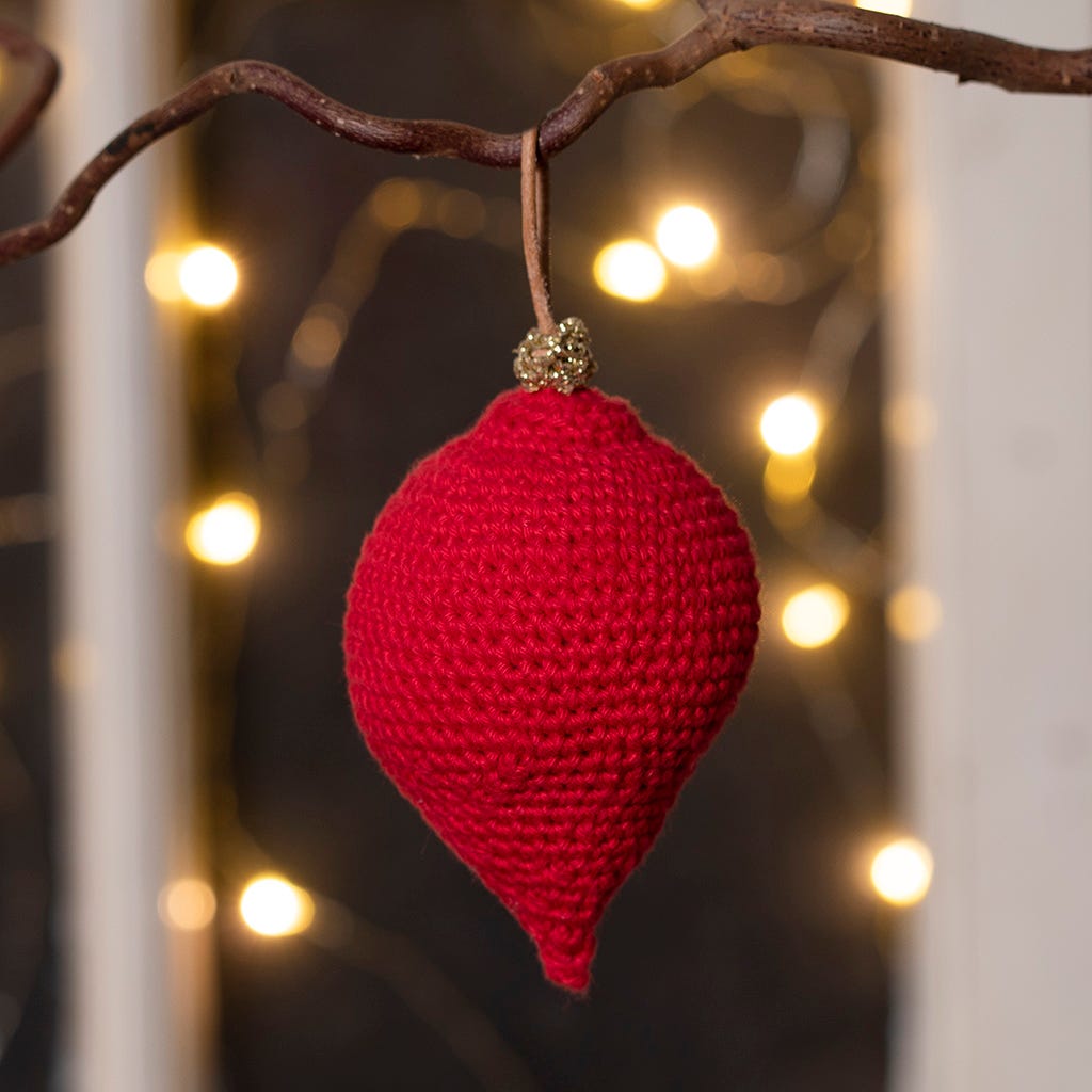 How to Make Yarn Wrapped Christmas Ornaments - Design Improvised